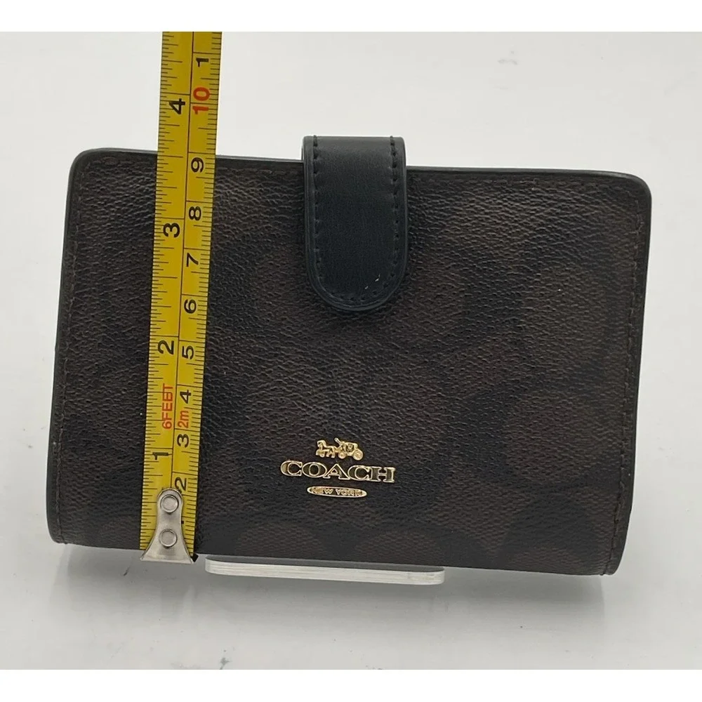 Coach signature one